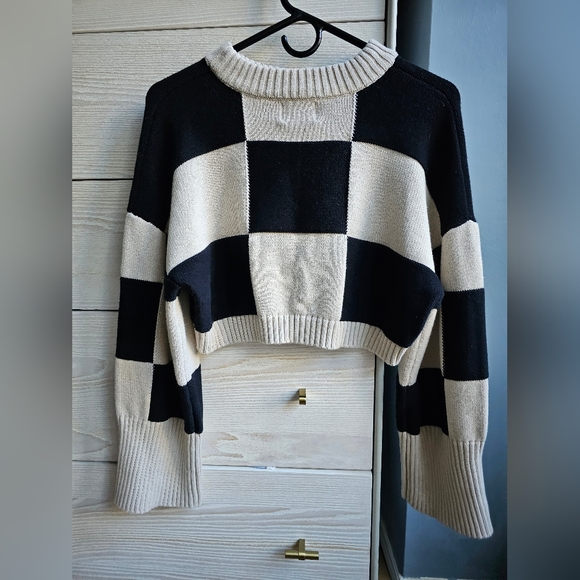 SHEIKE Cropped Bell Sleeve Sweater, Size M - Picture 3 of 3